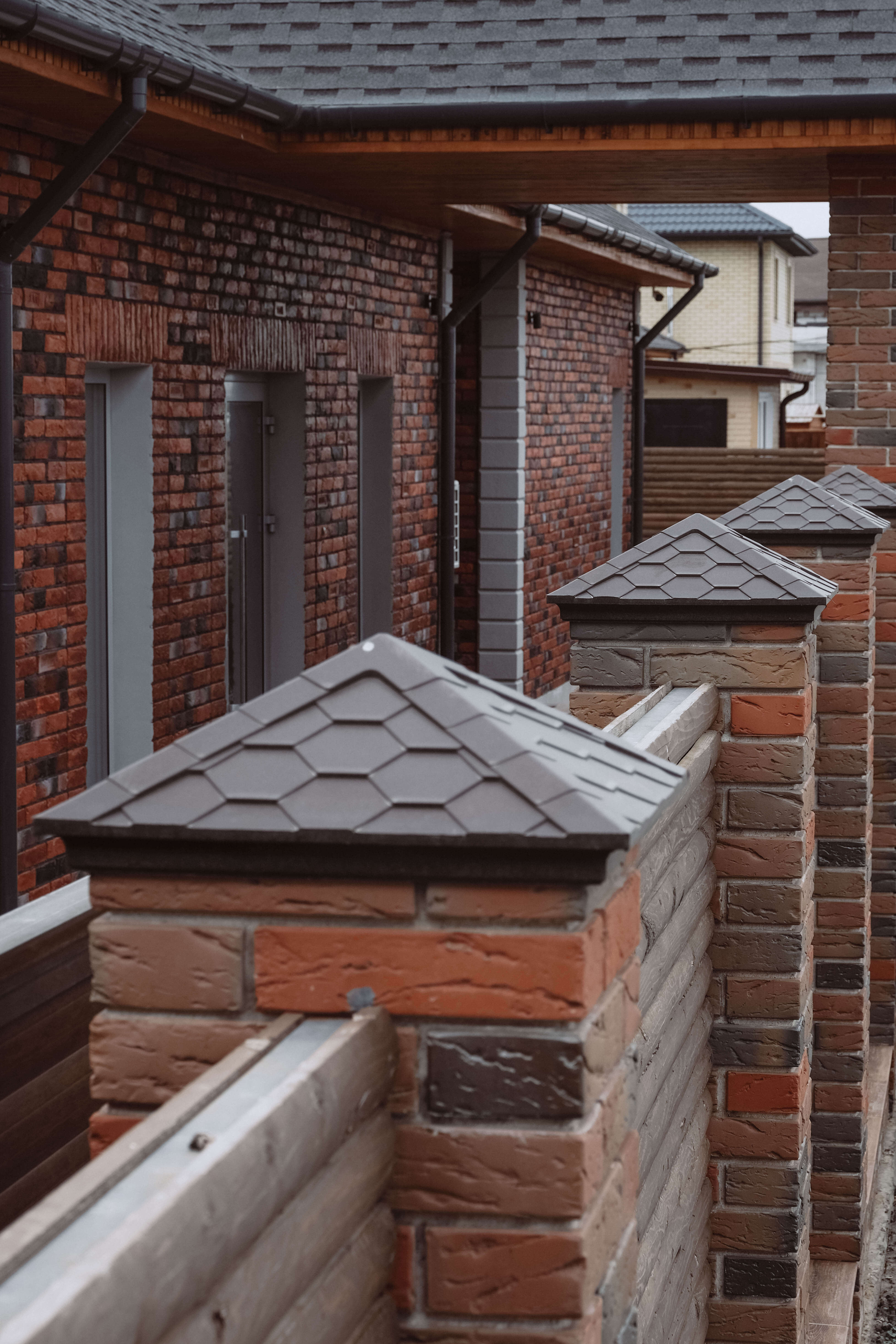 Колпак Zking Эверест Коричневый на столб 1.5х1.5 кирпича (390х390мм) в Ульяновске фото